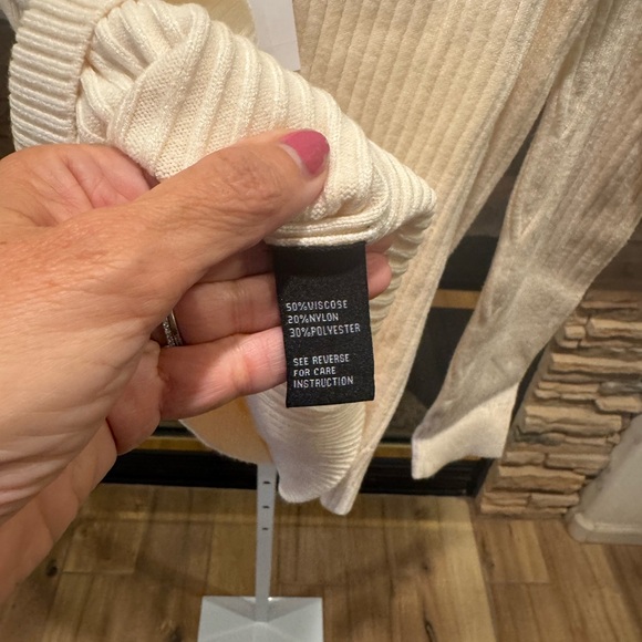 Elegant Cream Sweater for Women - Picture 6 of 6